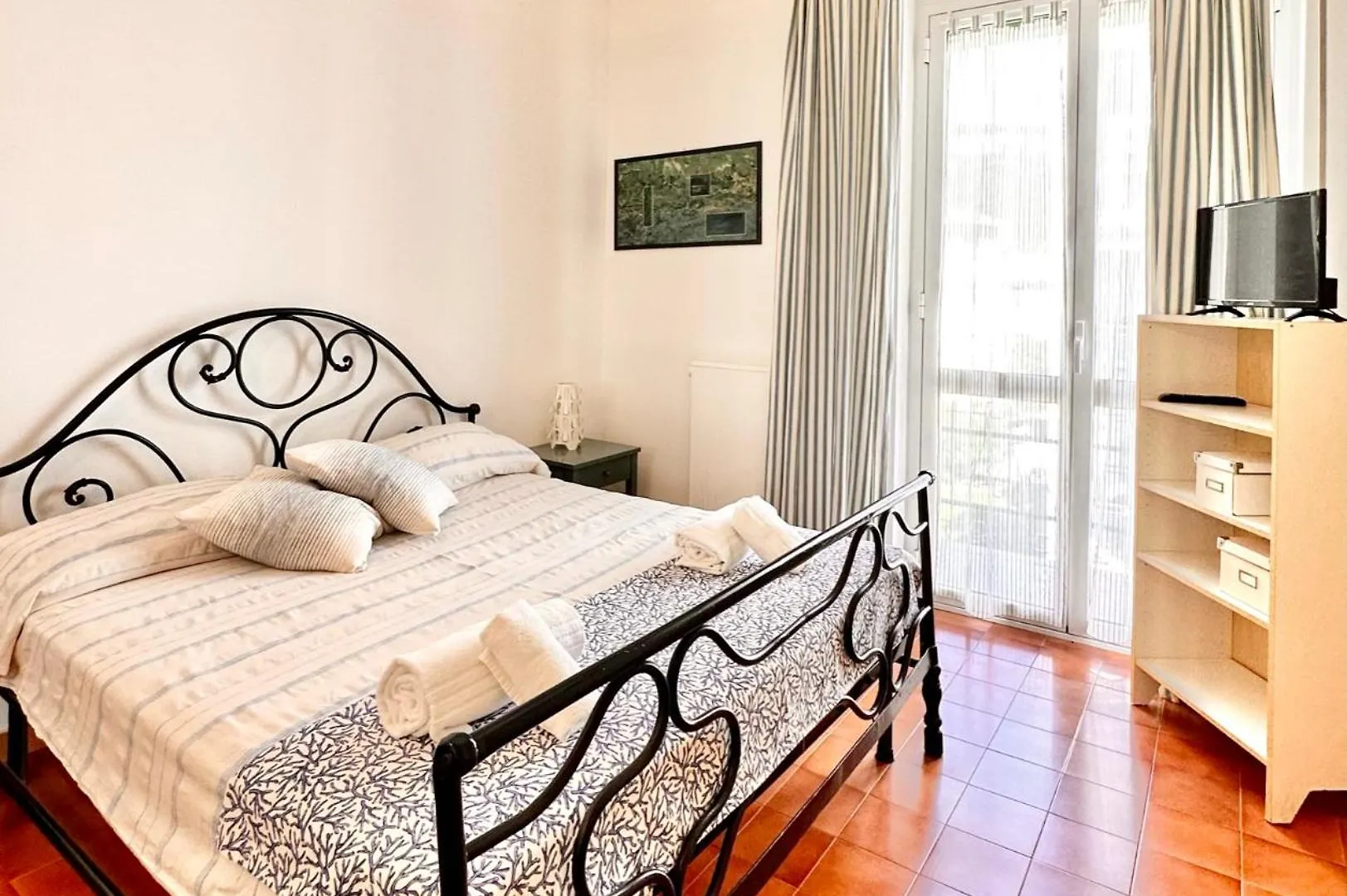 Hostdomus - Paradiso Suite Finale Ligure 0*,